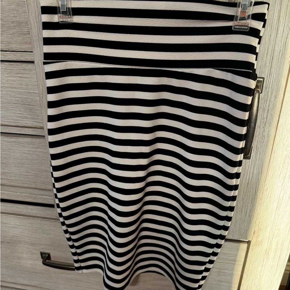LulaRoe pencil skirt, like new condition.